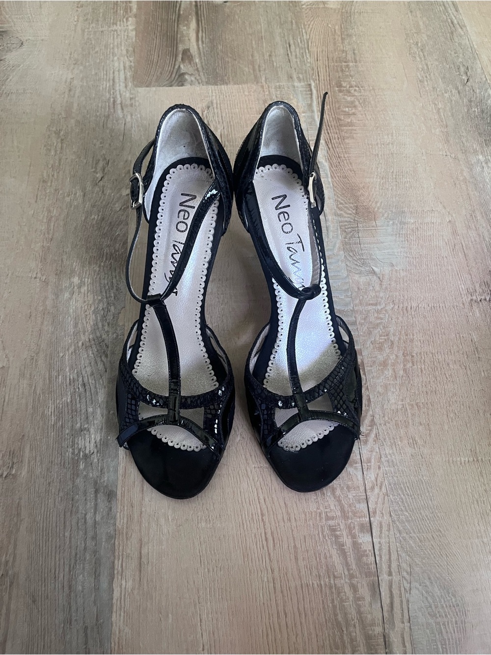 Neotango Shoes size 7 - Picture 2 of 6